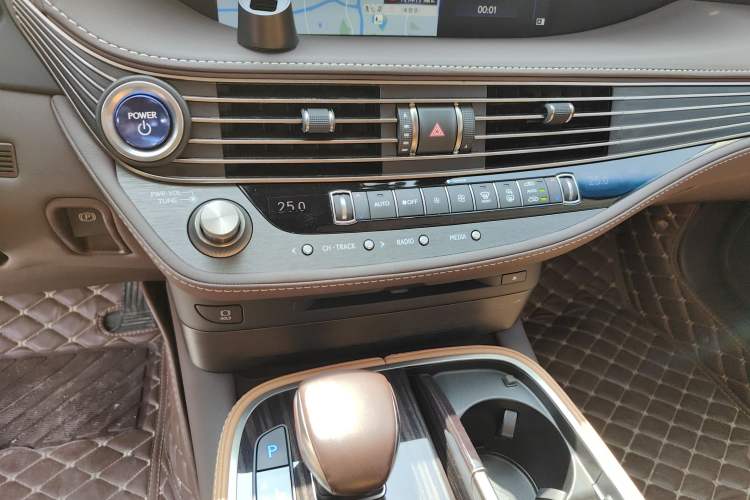 Used Lexus LS 2018 500h Excellence Edition China VI standard
