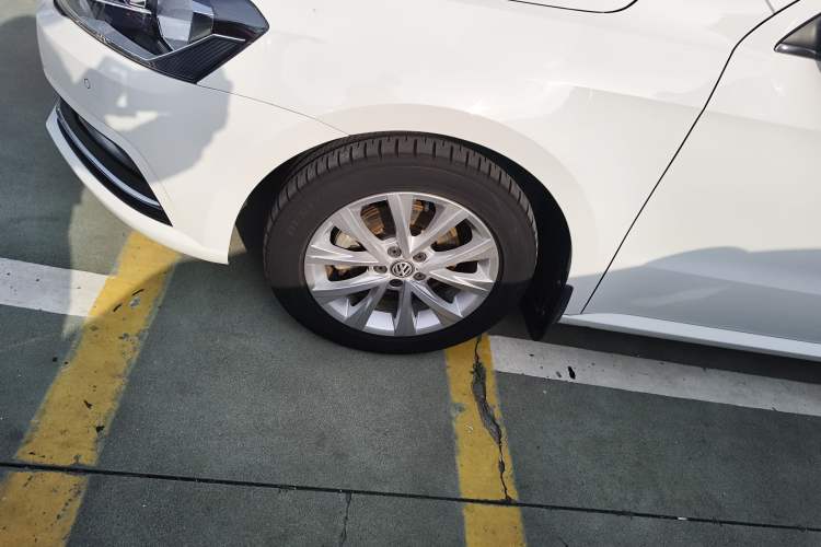 Used Volkswagen Lavida 2017 1.6L Automatic Comfort Edition
