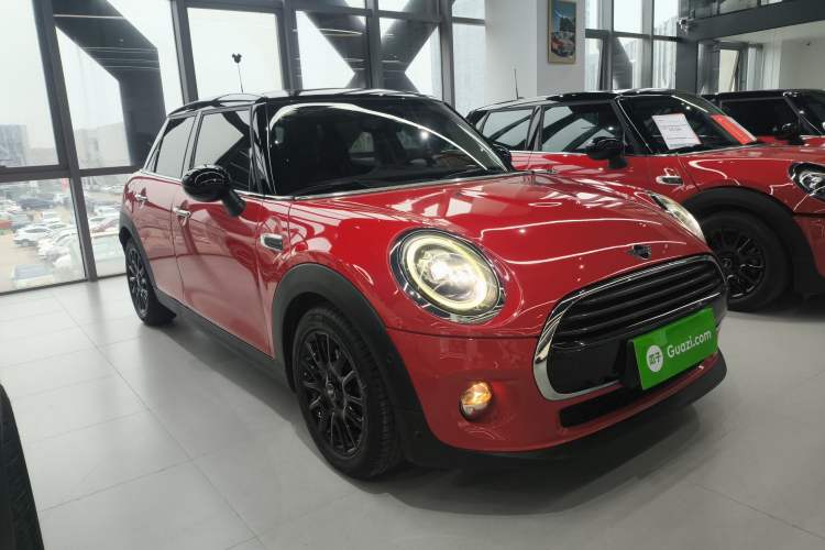 Used MINI 2019 1.5T COOPER Classic Edition Five-Door Version Front Right 45 Deg