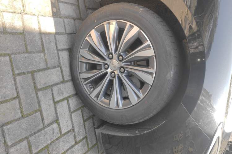 Used Hongqi E-QM5 2024 450km Range Commuter Version
