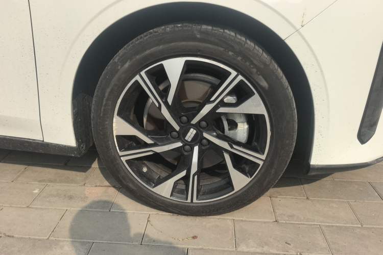 Used Geely Galaxy L6 2023 125km Starship
