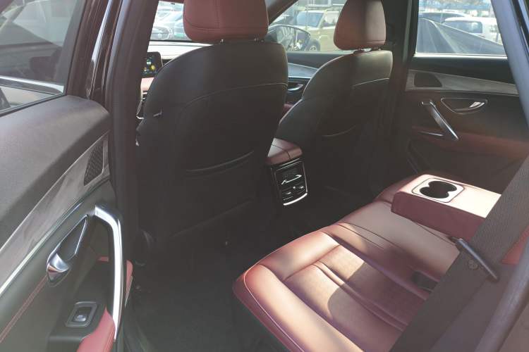 Used JETOUR X70 PRO 2023 1.5T DCT Comfort Edition 5 Seats
