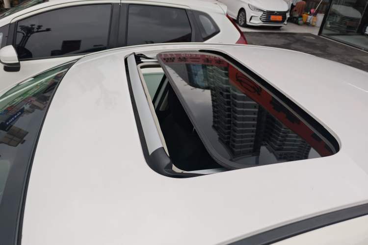 Used Mazda Mazda 3 Axela 2014 Sedan 1.5L Automatic Luxury Model