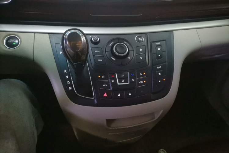 Used Buick GL8 2018 28T Comfort Model China VI Standard Gear Lever