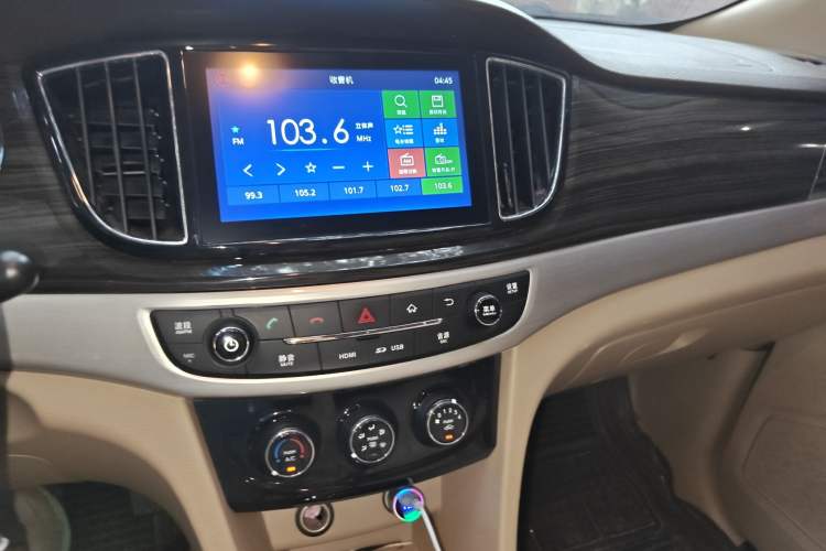 Used Baojun 730 2016 1.8L iAMT Comfort Version 7 Seats Audio And AC Panel