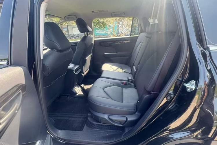 Used Toyota Highlander 2026 Model 2.5L Intelligent Electric Hybrid Dual-Engine Two-Wheel-Drive Elite Edition 7-seater Left Rear Seat