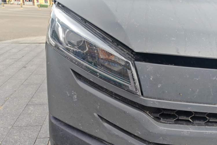 Used Iveco Daily 2023 2.5T A37M1 Multi-Purpose Passenger Vehicle Long Wheelbase Mid-Roof Design Dual Side Sliding Doors Automatic Transmission
