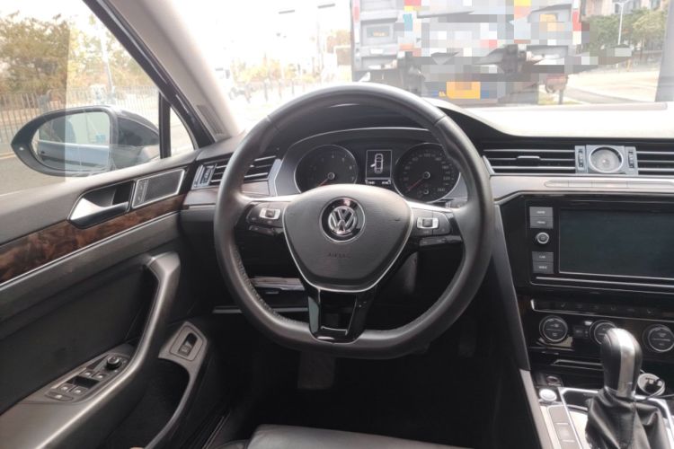 Used Volkswagen Magotan 2019 330TSI DSG Luxury Version China VI Standard Steering Wheel