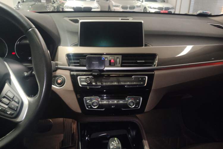 Used BMW X1 New Energy 2019 xDrive25Le Mileage Upgrade Version Audio And AC Panel