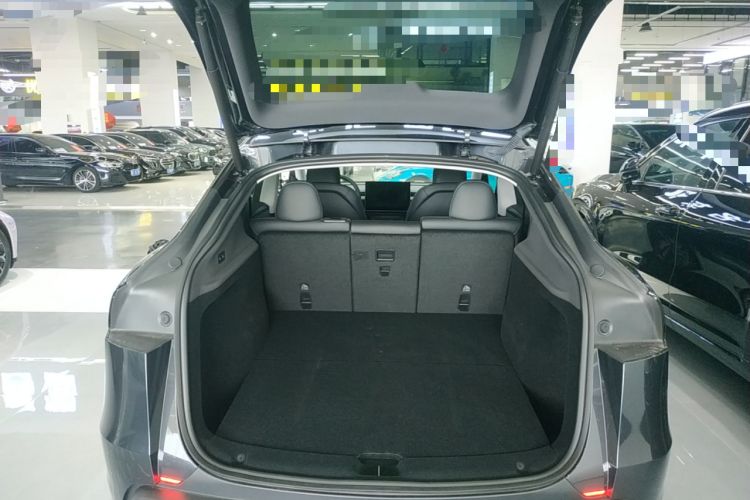 Used Tesla Model Y 2025 Long-Range All-Wheel-Drive Version
