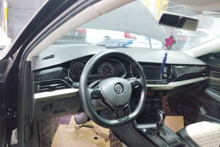 Used Volkswagen Passat 2019 280TSI Business Edition China VI Center Console