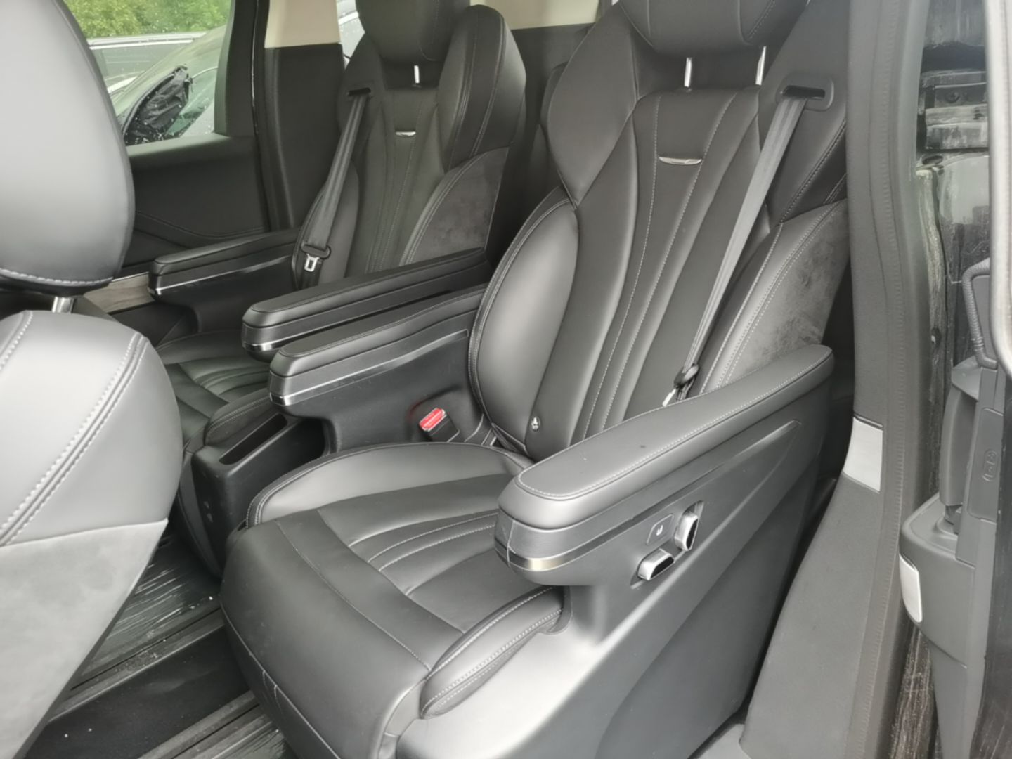 Hongqi HQ9 PHEV 2024 2.0T Four-Wheel Drive Business Edition — снимка 20