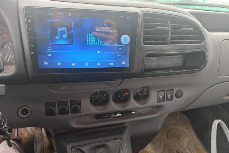 Used JMC Transit 2019 2.8T Commercial Version Long Wheelbase Mid-Roof 6-Seater Rear Single Tire China VI Emission Standard – JX493