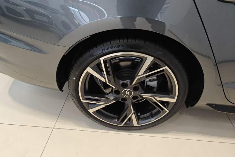 Used Audi A4L 2024 40 TFSI quattro RS Performance Package Right Rear Wheel Hub