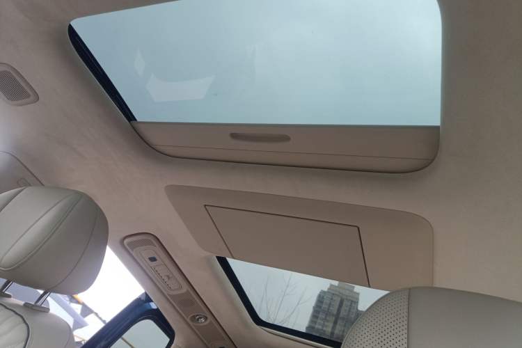 Used VOYAH Dream 2025 EV Four-Wheel Drive Flagship Kunpeng Edition
