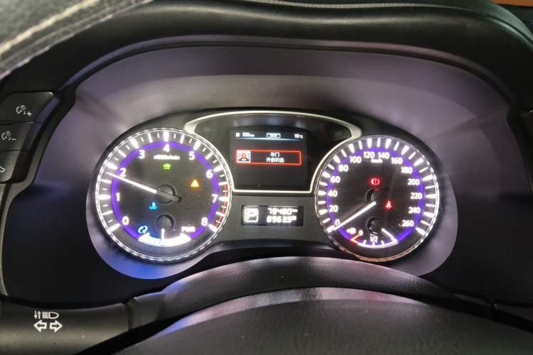 Used Infiniti QX60 2016 2.5 S/C Hybrid Two-Wheel-Drive Excellence Edition China V Standard
