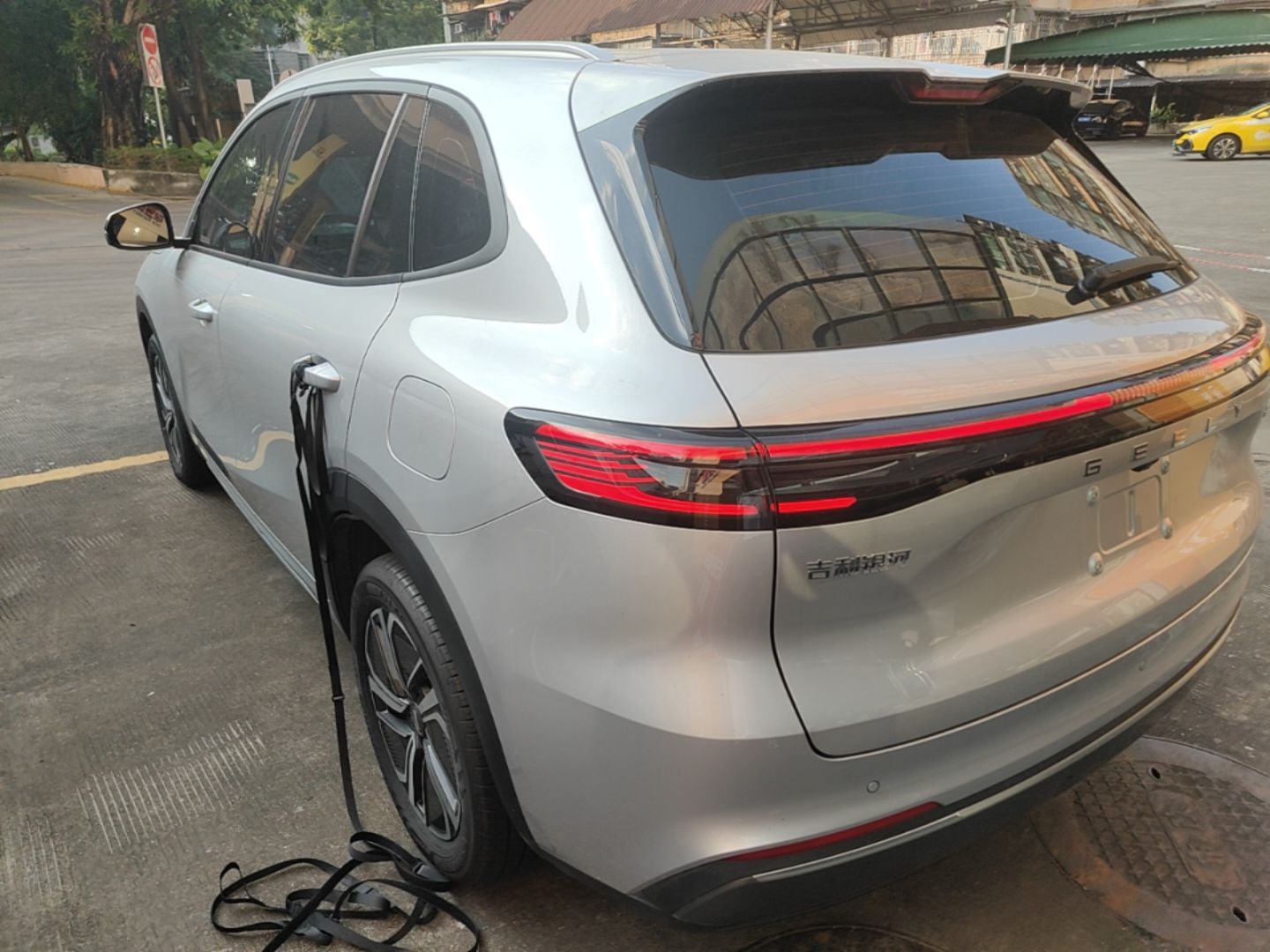 Geely Galaxy Xingjian 7 EM-i 2025 55 km Launch Edition — снимка 4