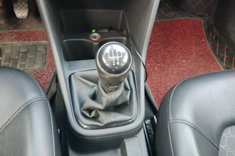 Used Volkswagen Santana 2015 1.6L Manual Comfort Edition Gear Lever