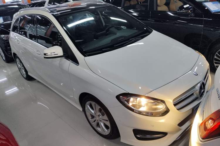 Used Mercedes-Benz B-Class 2017 B 200 Sport Edition Exterior 1