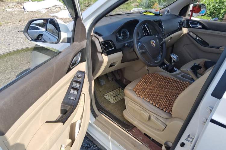 Used Baojun 730 2014 1.5L manual Comfort version 7 seats