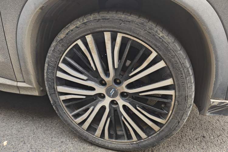 Used CHANGAN OSHAN X5 2021 1.5T DCT Flagship Edition Right Front Wheel Hub