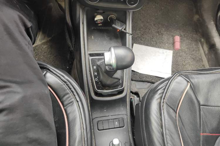 Used Haval H1 2016 Revised Version Blue Badge 1.5L AMT Luxury Edition Gear Lever