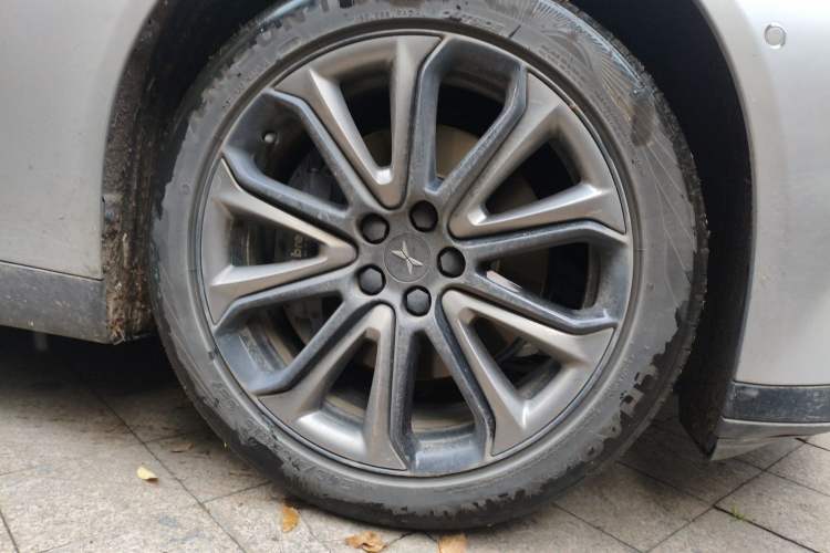 Used XPeng P7 2020 670N Right Front Wheel Hub