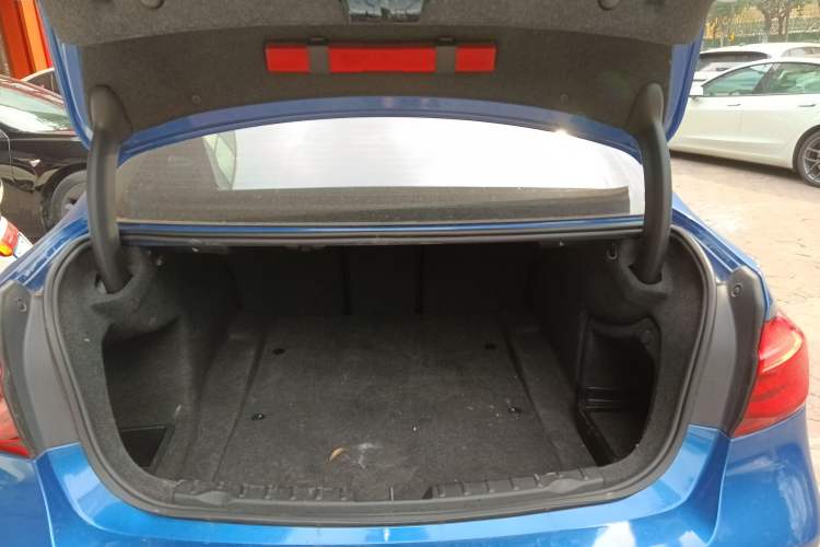 Used BMW 3 Series 2017 320i M Sport Trunk