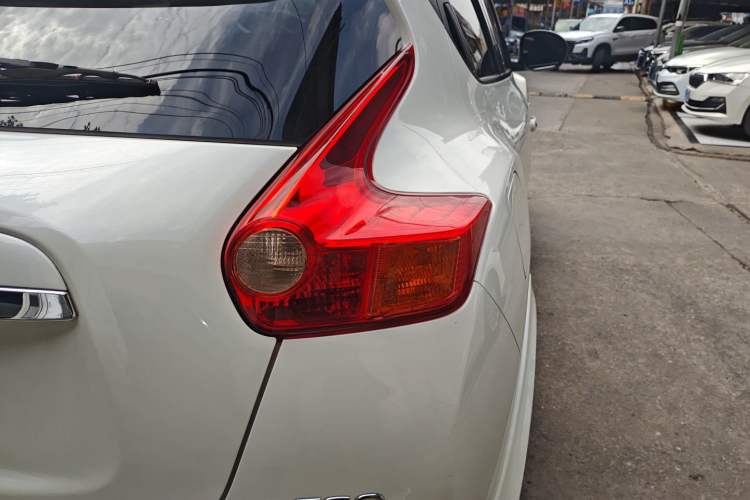 Used Infiniti ESQ 2014 1.6L Spontaneous Edition
