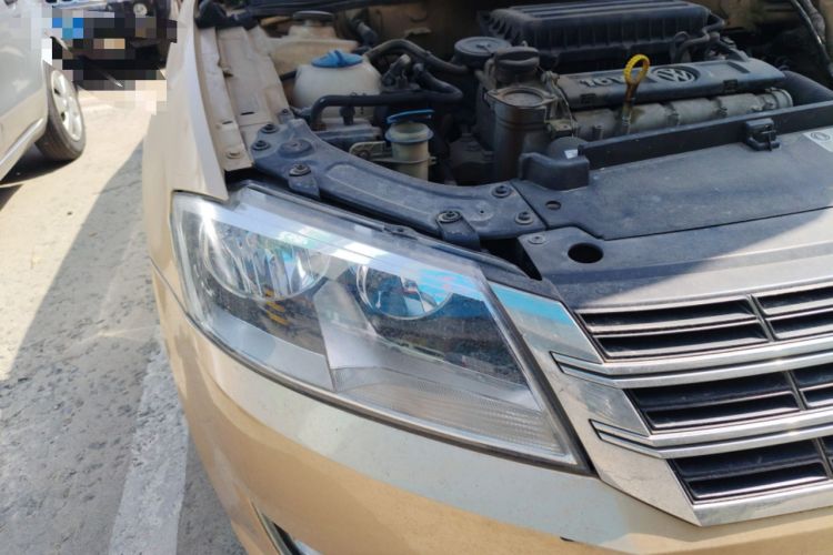 Used Volkswagen Lavida 2013 1.6L Automatic Luxury Edition Right Front Headlight
