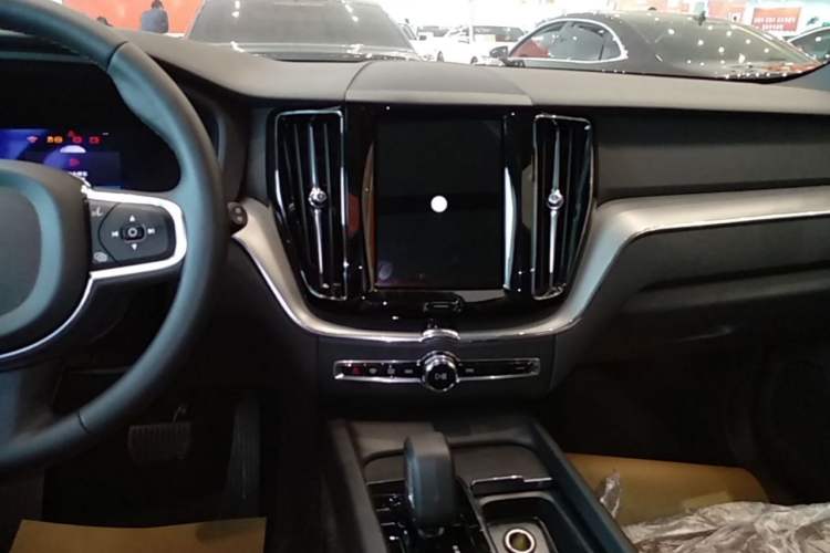Used Volvo XC60 2024 B5 4x4 Smart Luxury Edition

