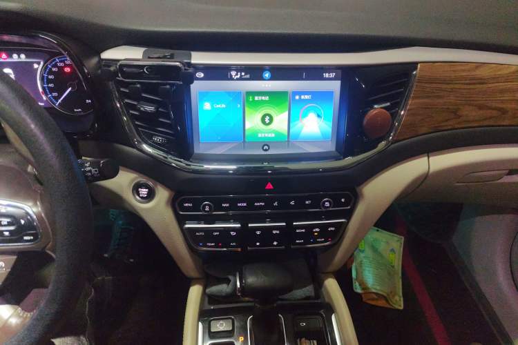 Used GAC Trumpchi GS8 2017 320T Two-Wheel Drive Luxury Smart Connectivity Version (7 Seats)