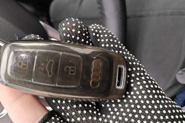 Used Audi Q7 2022 45 TFSI quattro S line Luxury Edition Vehicle Key