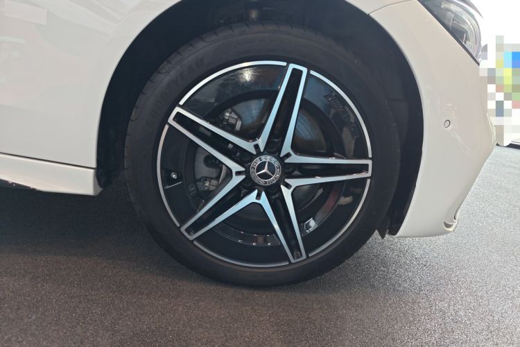 Used Mercedes-Benz C-Class 2024 Facelifted C-Class 260 L Night Edition Sports Version Right Front Wheel Hub