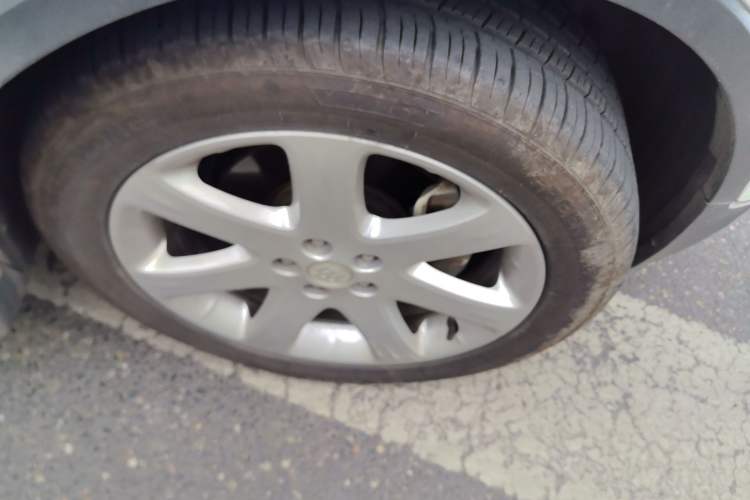 Used Buick Encore 2015 1.4T Automatic Two-Wheel Drive Urban Elite Version
