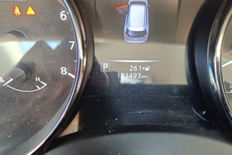 Used Nissan X-Trail 2017 2.5L CVT Leading Edition 4WD Odometer Close Up