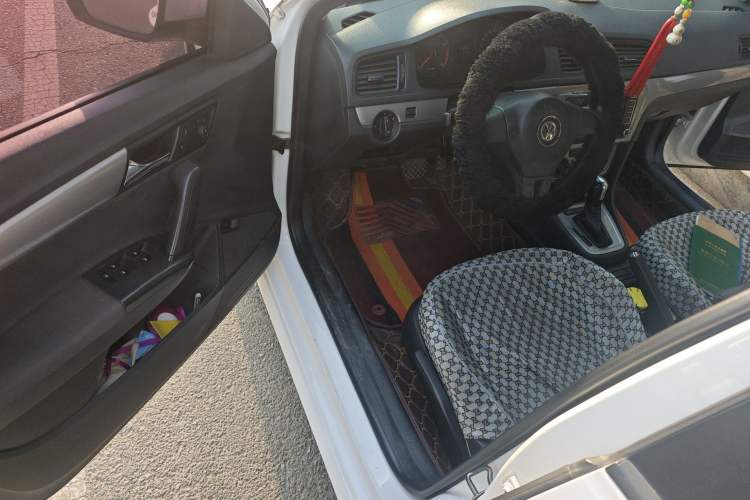 Used Volkswagen Lavida 2013 Revised Classic 1.6L Automatic Fashion Edition
