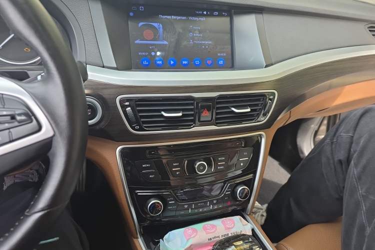 Used Geely Auto Emgrand GT 2017 2.4L Comfort Model Audio And AC Panel