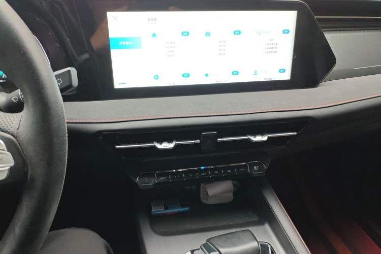 Used CHANGAN OSHAN X7 PLUS 2022 1.5T Blue Whale Edition Automatic Prestige Version Audio And AC Panel