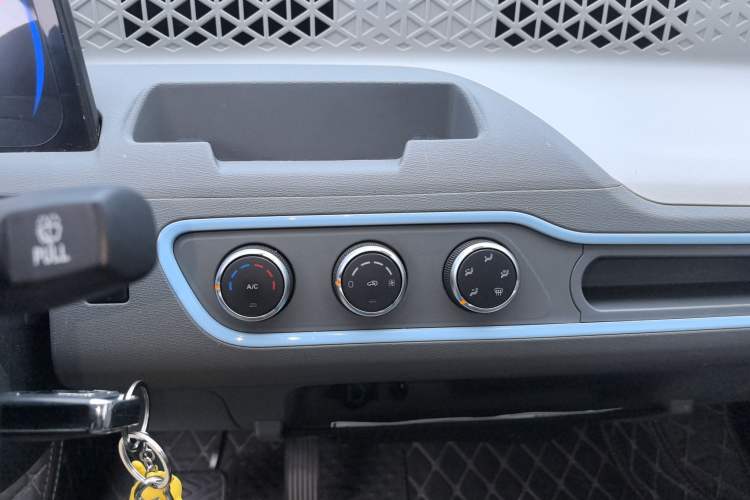 Used Dongfeng Fengon MINIEV 2022 Shishi Style Practical Version Audio And AC Panel