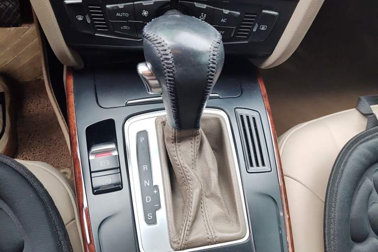 Used Audi A4L 2011 2.0 TFSI Comfort Model
