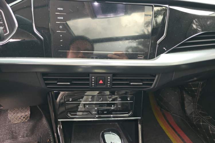 Used Volkswagen Passat 2025 Outstanding Model 330TSI Starry Elite Edition Audio And AC Panel