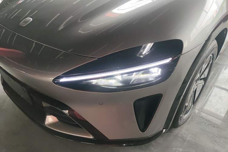 Used Xiaomi Auto YU7 2025 Ultra-Long Range Rear-Wheel Drive Version Left Front Headlight