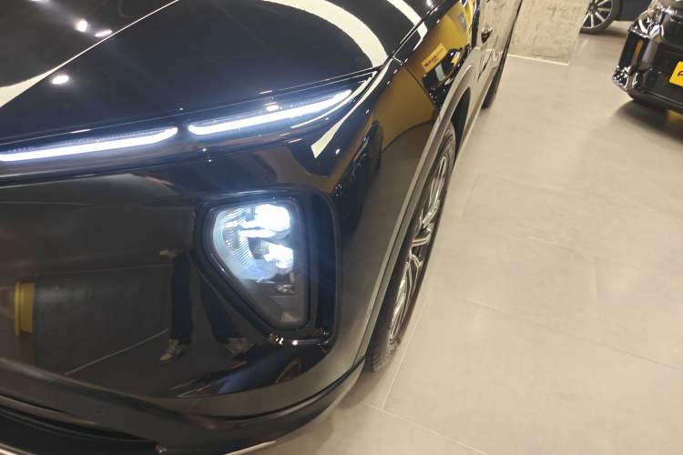 Used Nio ES6 2023 75 kWh Left Front Headlight