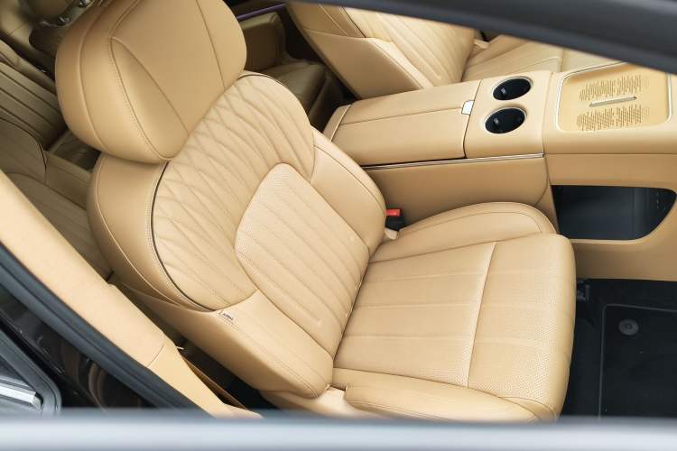 Used VOYAH Dream 2025 PHEV Four-Wheel-Drive Flagship Kunpeng Edition Right Front Seat