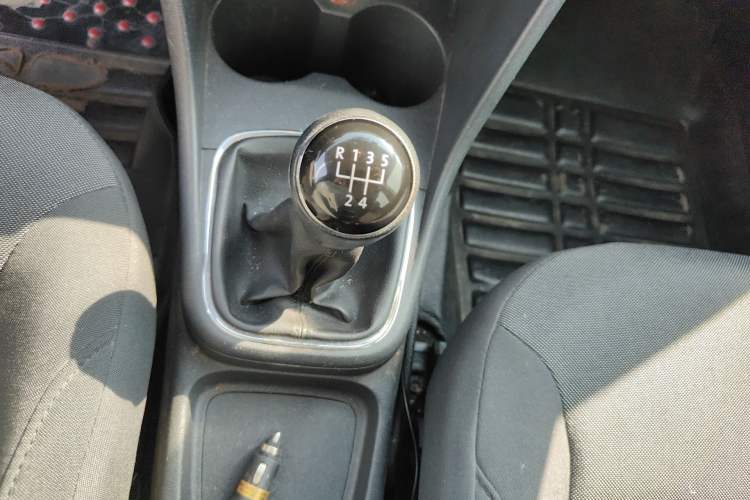 Used Volkswagen Polo 2014 1.4L Manual Comfort Edition Gear Lever