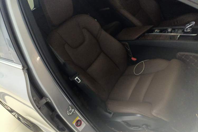 Used Volvo XC60 New Energy 2023 T8 Plug-in Hybrid Long-Range All-Wheel Drive Smart Luxury Edition