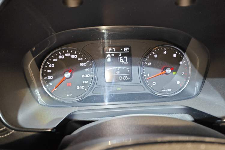 Used Roewe RX5 2016 20T Two-Wheel Drive Automatic Internet Smart Edition