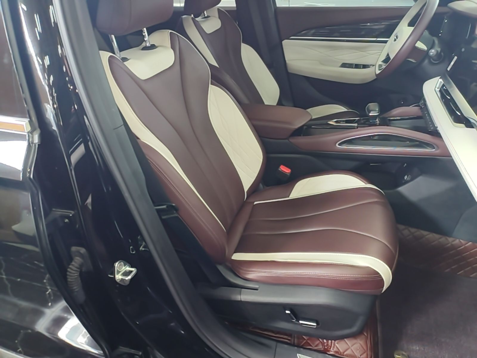 Geely Auto Monjaro L 2021 2.0TD DCT EVO Two-Wheel Drive Prestige Version — снимка 19