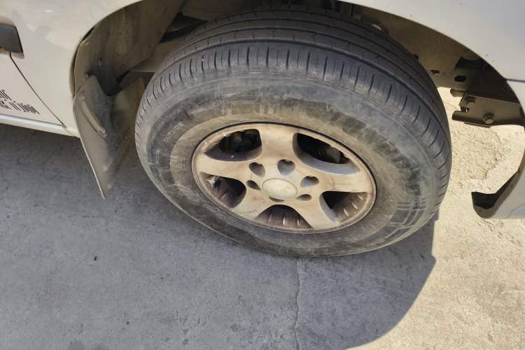 Used JMC Baodian 2016 2.8T New Value-Added Diesel Two-Wheel Drive Standard Version JX493ZLQ4G Right Front Wheel Hub